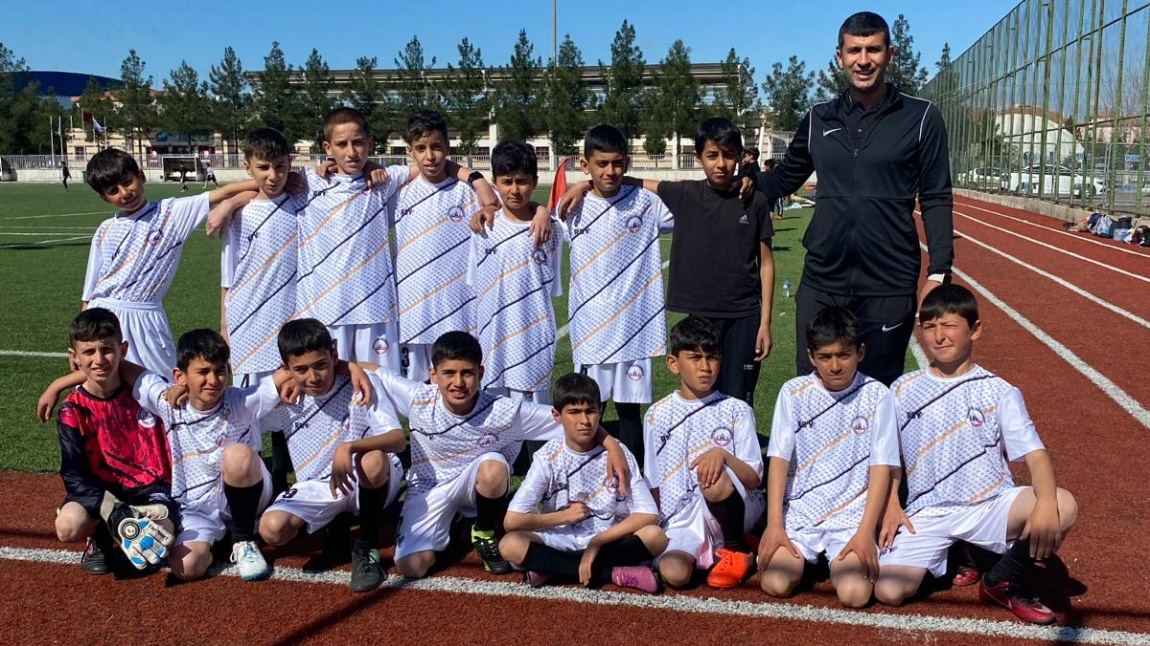 Okul Sporları Küçükler ve Yıldızlar Futbol Turnuvalarına Katılım Sağladık..